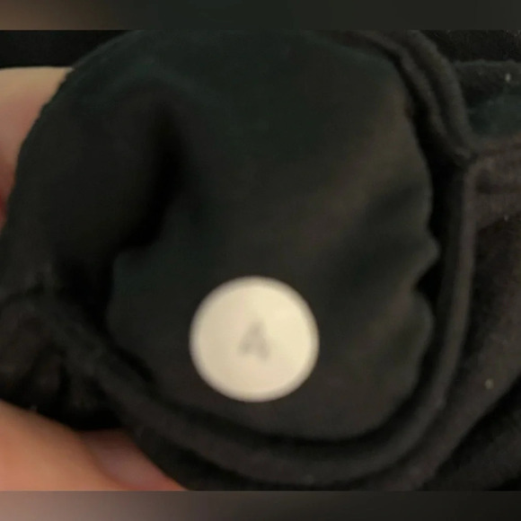 Lululemon Tadasana Slit Hem Crop Black Key pocket at waist Luon fabric sz 4 - Picture 5 of 6